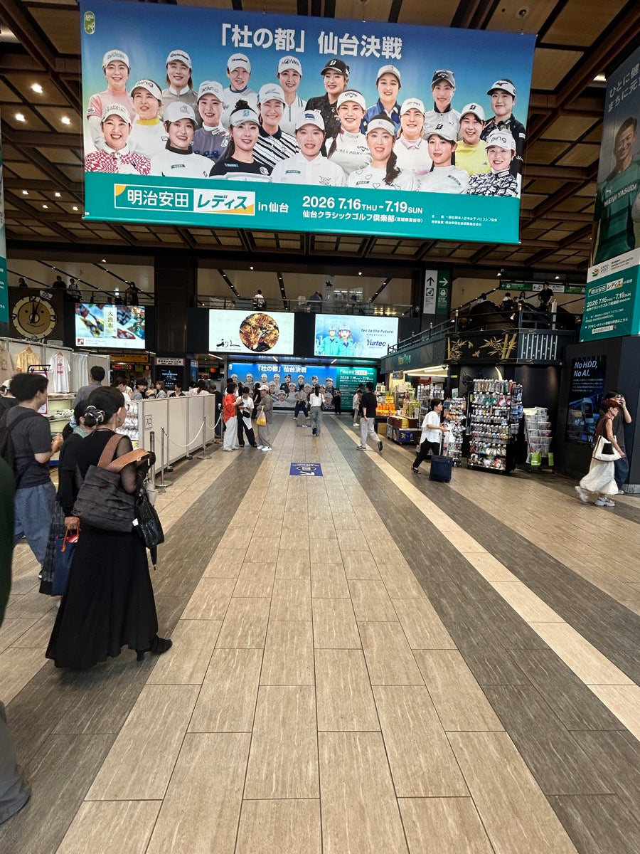 道順2: 駅構内をまっすぐ進みます。