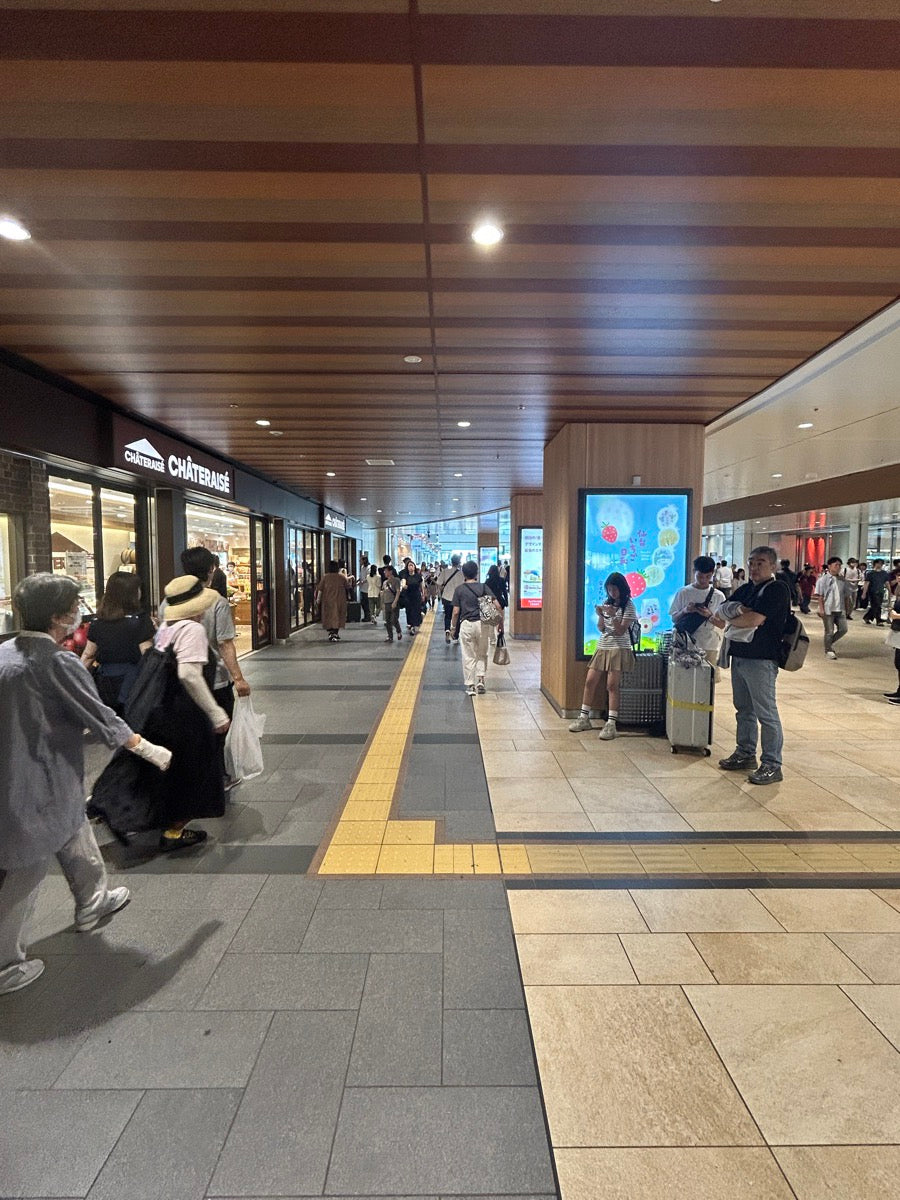 道順5: シャトレーゼの前を、そのまままっすぐ進みます。